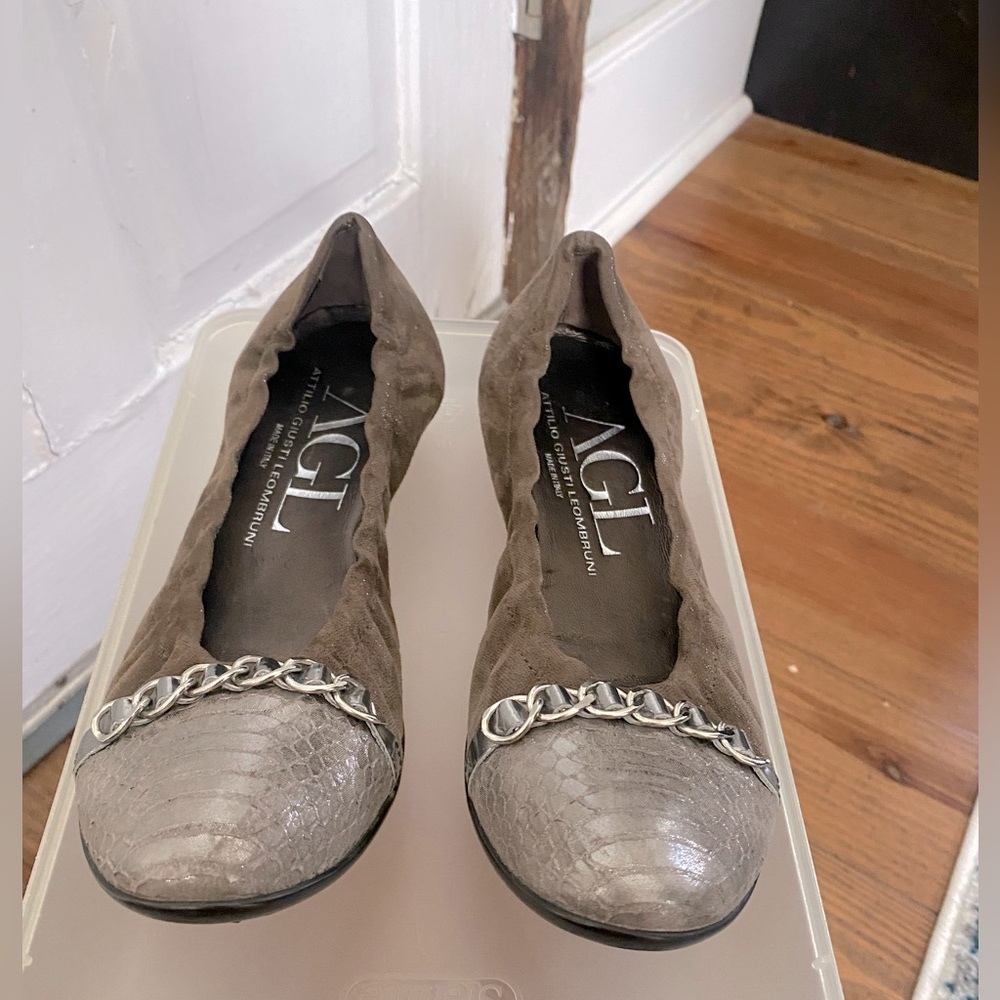 AGL ballerina cap toe suede flats